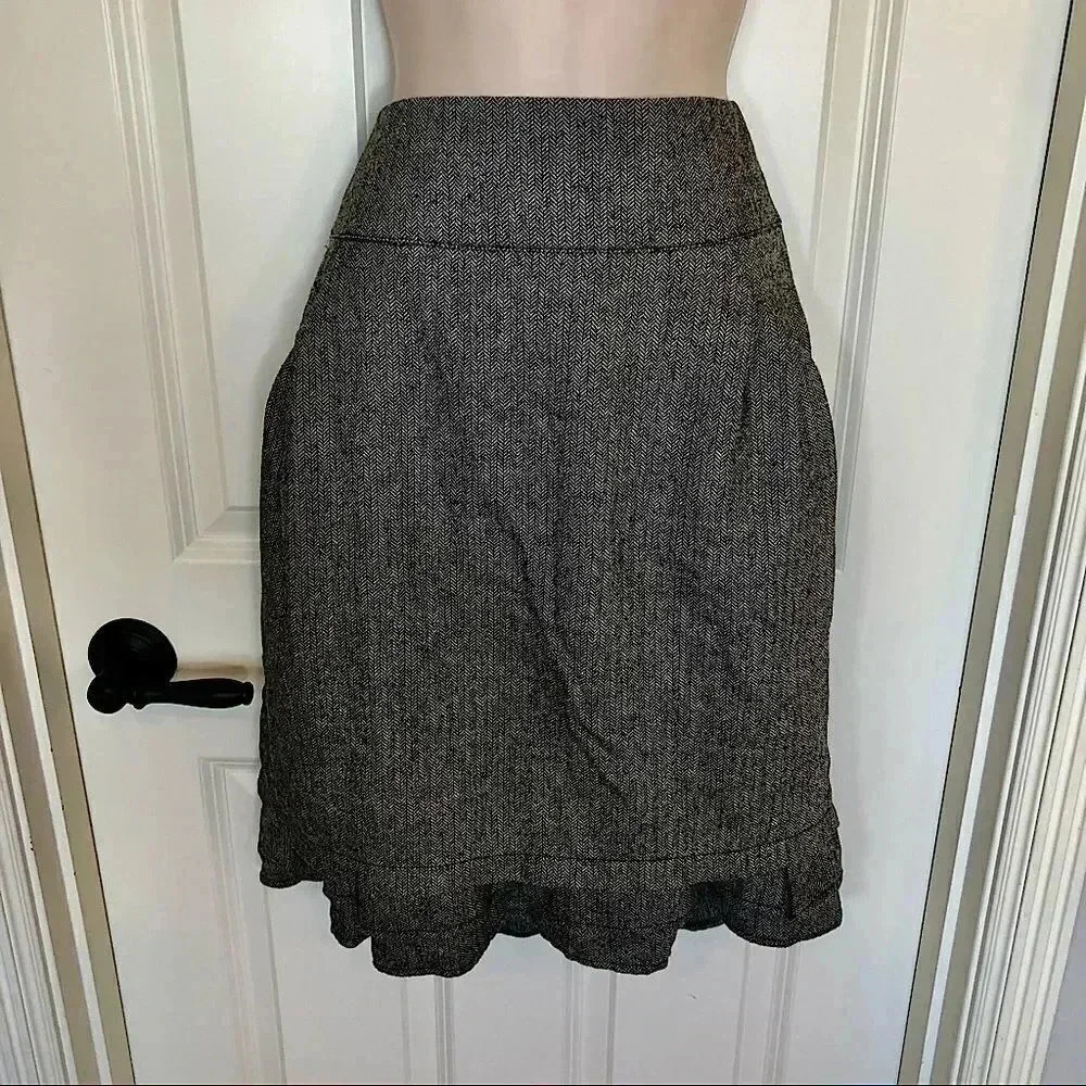 𝅺Dagg and Stacey gray tweed skirt with ruffle bottom skirt size‎ Large